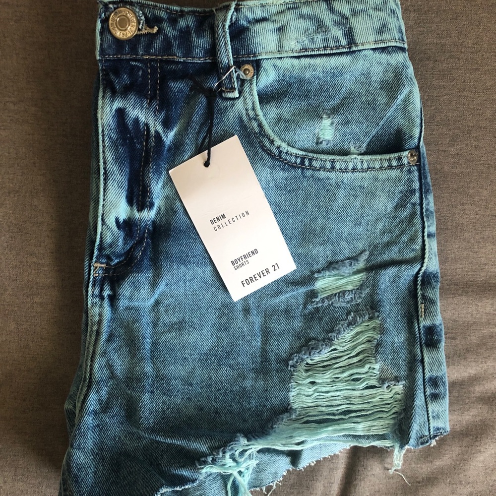 NWT Forever 21 denim boyfriend short size 28